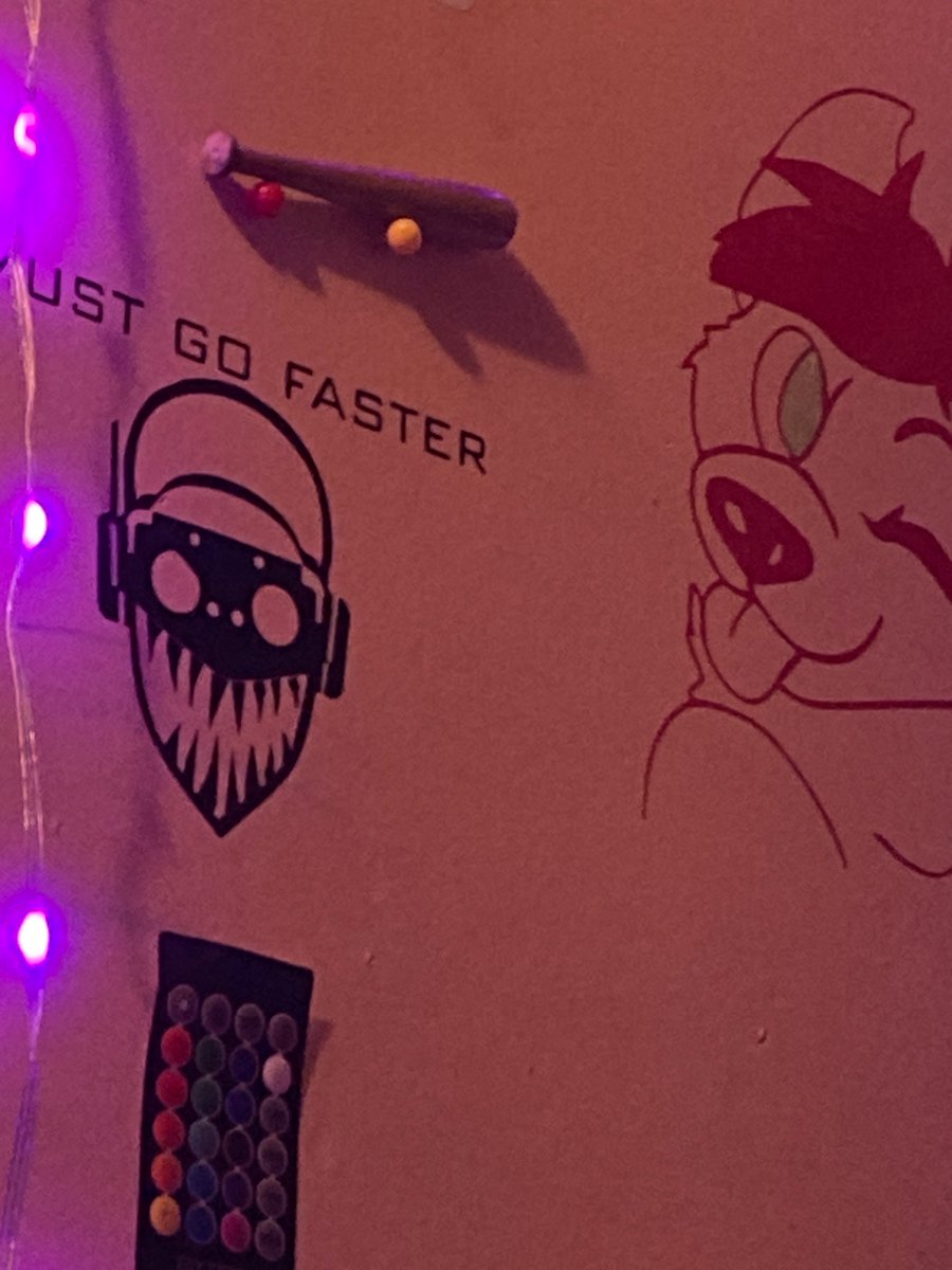 I have lots of wall decor:3