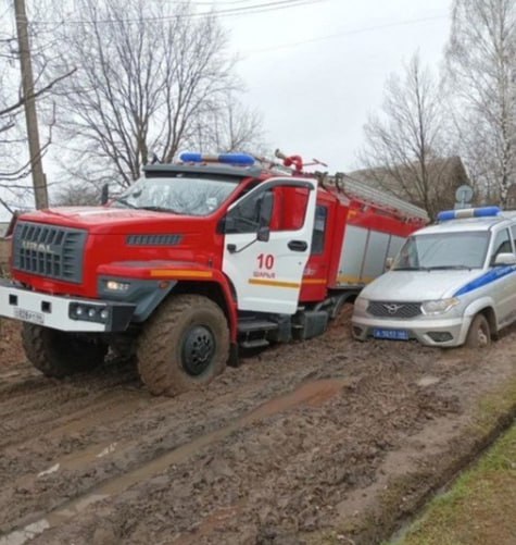 SA61W's tweet photo. Костромская область, город Шарья, ул. Ульяновская. 
Сюда бы ещё скорую помощь и будет полный комплект фактов, отражающих реальную действительность замкадья https://t.co/o0OKxrpRkp