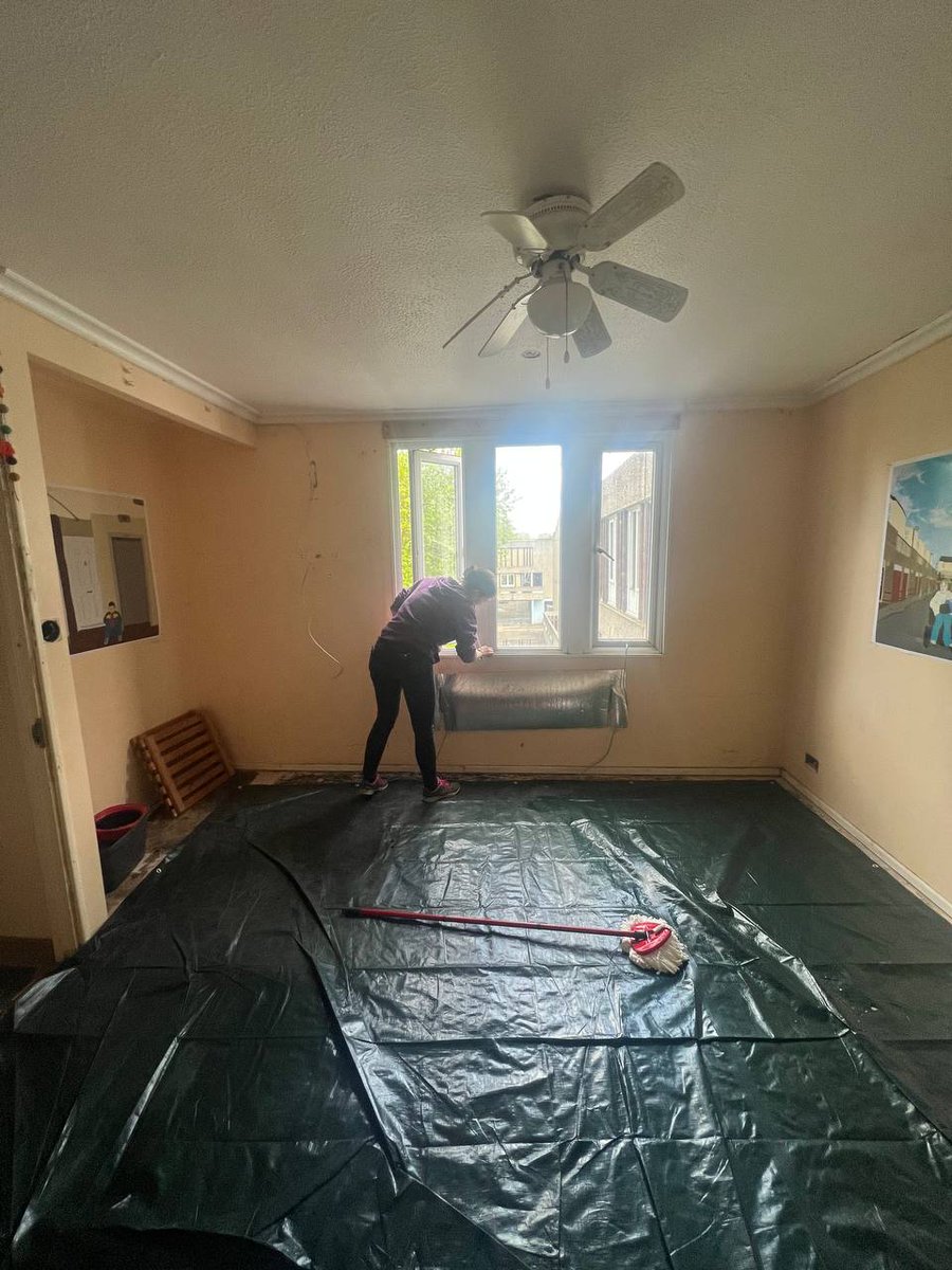 HousRebellion's tweet photo. An update from Lesnes Resistance-
Lesnes Estate Occupation:
We have officially hit the two week mark of our occupation and day 1 of our debut exhibition by @ggtheillustrator 🏡😋

We’re hard at work doing the place up &amp; welcoming visitors to the house. Come through and say hi 👋 https://t.co/8Ck8wGmpHW