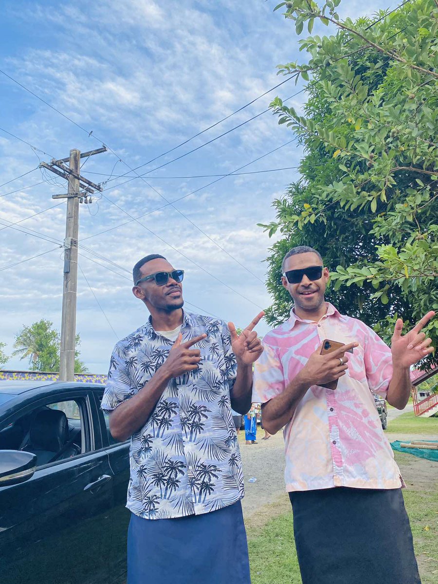 kalafiji's tweet photo. Quote this with a pic of you wearing glasses 😎 https://t.co/fy1jqbEe9W