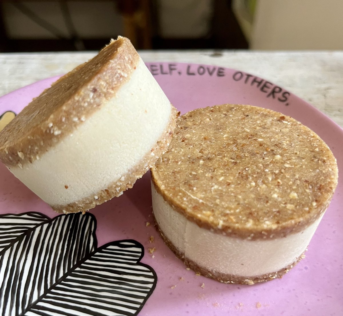 DJCutmeloose's tweet photo. これらも同じく #ヴィーガン #Vegan で非加熱の #ロースウィーツ #Rawsweets です。
こんなの作ってます。 https://t.co/mjKekZ60S2