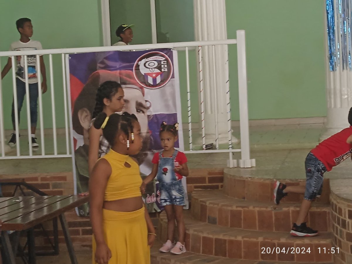 👧🏻🇨🇺 Dedicado a los niños, cederistas de la comunidad “La Corbata” del municipio @CDR_Playa 🙌🏻 Desarrollan actividades para los más pequeños de casa, quienes con sus sonrisas pintaron de alegría de los #CDRCuba