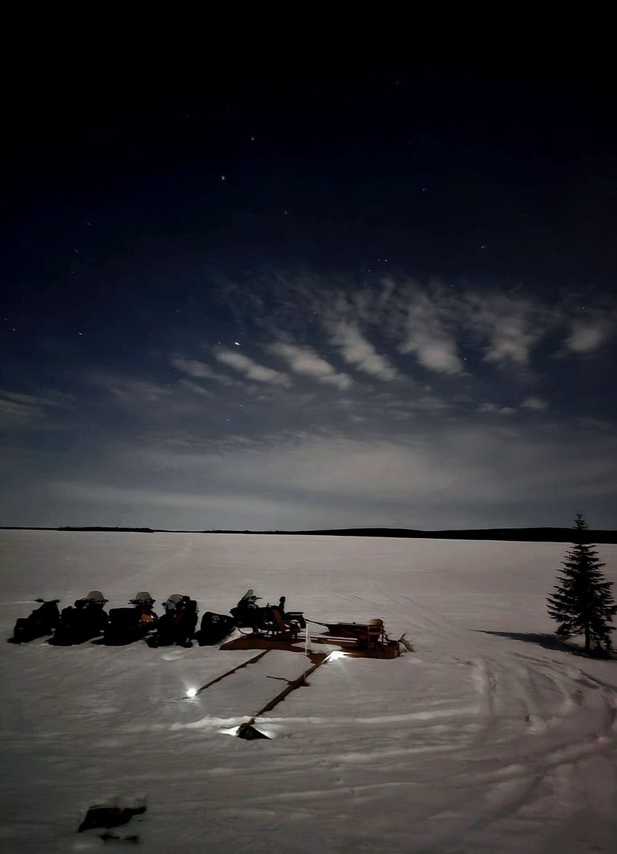 tshiane1's tweet photo. Kuei ! Pendant mon séjour nete nutshimit , shet nuitsheuan mak nikaneish , innu aimun , innu mitshenanun , innu tipatshiminananun , innu papinanun , innuiun . Numat minuetakun . De bon moments avec mes amis et familles , on vit pas ça souvent . 🌿🪶♥️ https://t.co/BhM2XBo4mX