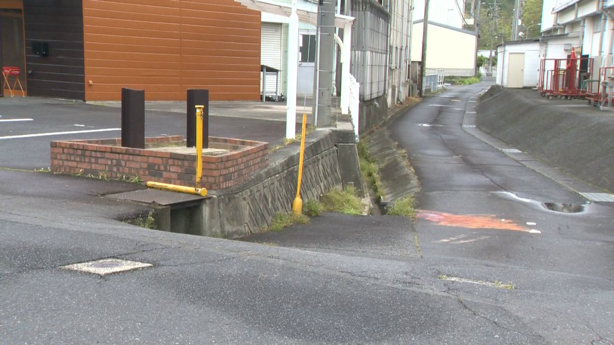 高さ約１メートルの段差に気付かず自転車ごと転落か５５歳の男性死亡…津山市で交通死亡事故【岡山】続きは→ohk.co.jp/data/26-202404…