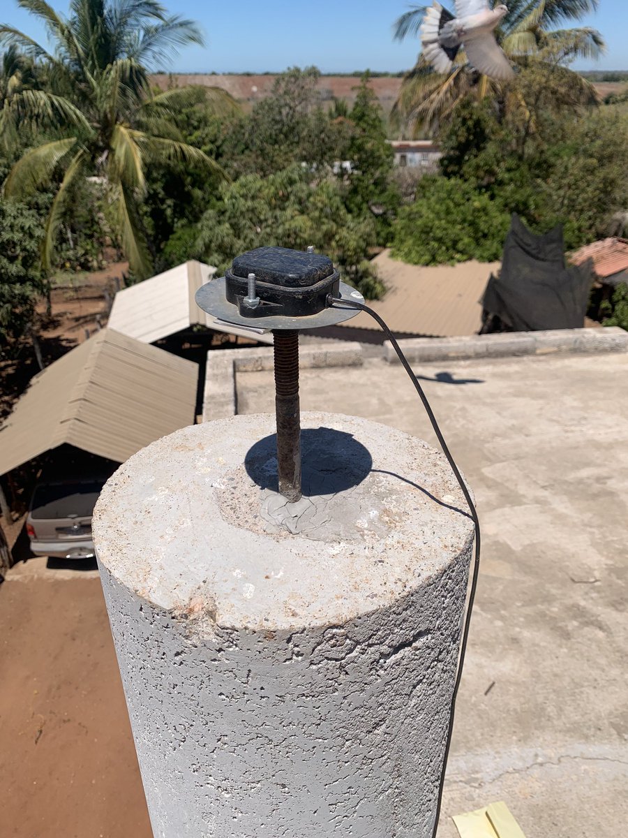 In today's geodetic photo session, a pigeon poses next to the low-cost ANN-MB GNSS antenna

En la sesión de fotos geodésicas de hoy, una paloma posa junto a la antena GNSS ANN-MB de bajo costo
<a href="/ublox/">u-blox</a>