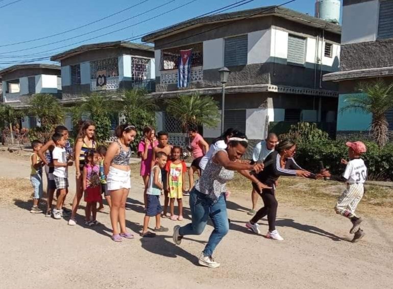 Plan de la Calle en el CDR #7 de la Zona #316, Consejo Popular José Martí, en Santa Clara. iLos niños aprovechando los últimos días de receso escolar! #Cuba #CDRCuba #SomosDelBarrio