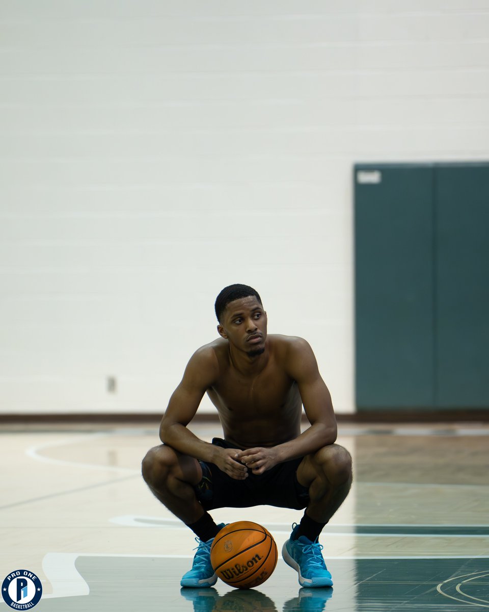 Pro1Basketball's tweet image. tune up for session☝🏼

#BeDifferent | #ProOneBasketball