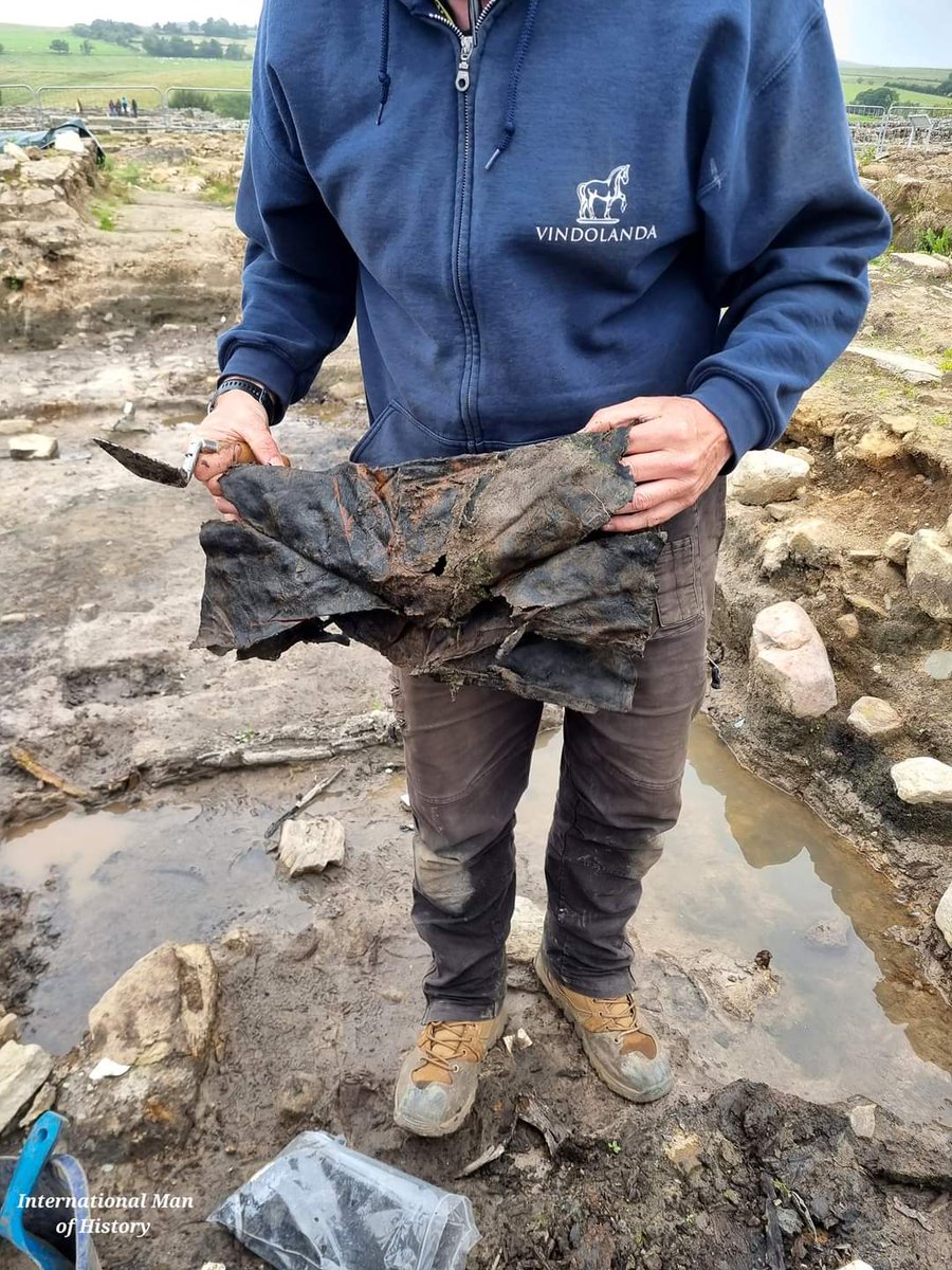 Nice bit of 1,900-year-old leather just after it had been removed from the ground at Vindolanda Roman Fort in Northumberland, England, in August last year. 

Preserved for the best part of 2,000 years in the anaerobic soil.

#drthehistories