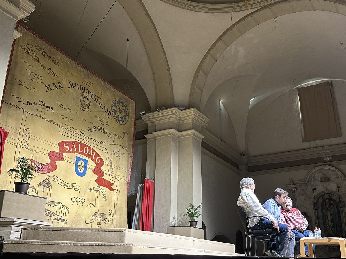 quimnin's tweet photo. Magnífica presentació ahir a l’església de Salomó del llibre de l’Antoni Virgili sobre “El Ball del Sant Crist de Salomó”  Un volum necessari per a conèixer més a fons la identitat del poble i el patrimoni immaterial que representa el @ballsantcrist Editat per La Banya Edicions. https://t.co/fk7WJwywp6