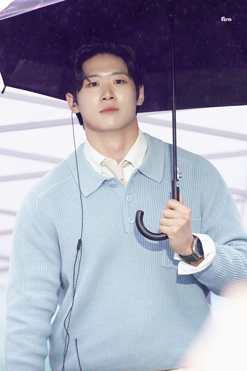 240420 봄밤의 클래식 축제
영화관 갈 필요없잖아 승원이가 영화인데
#정승원 #리베란테