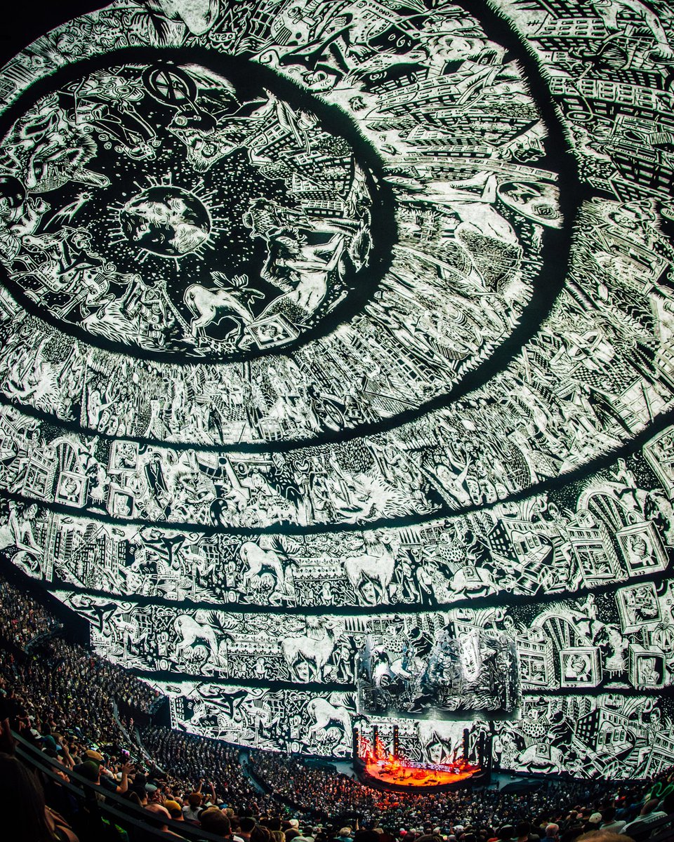 The crowning moment 👑 #PhishAtSphere <a href="/phish/">Phish</a>