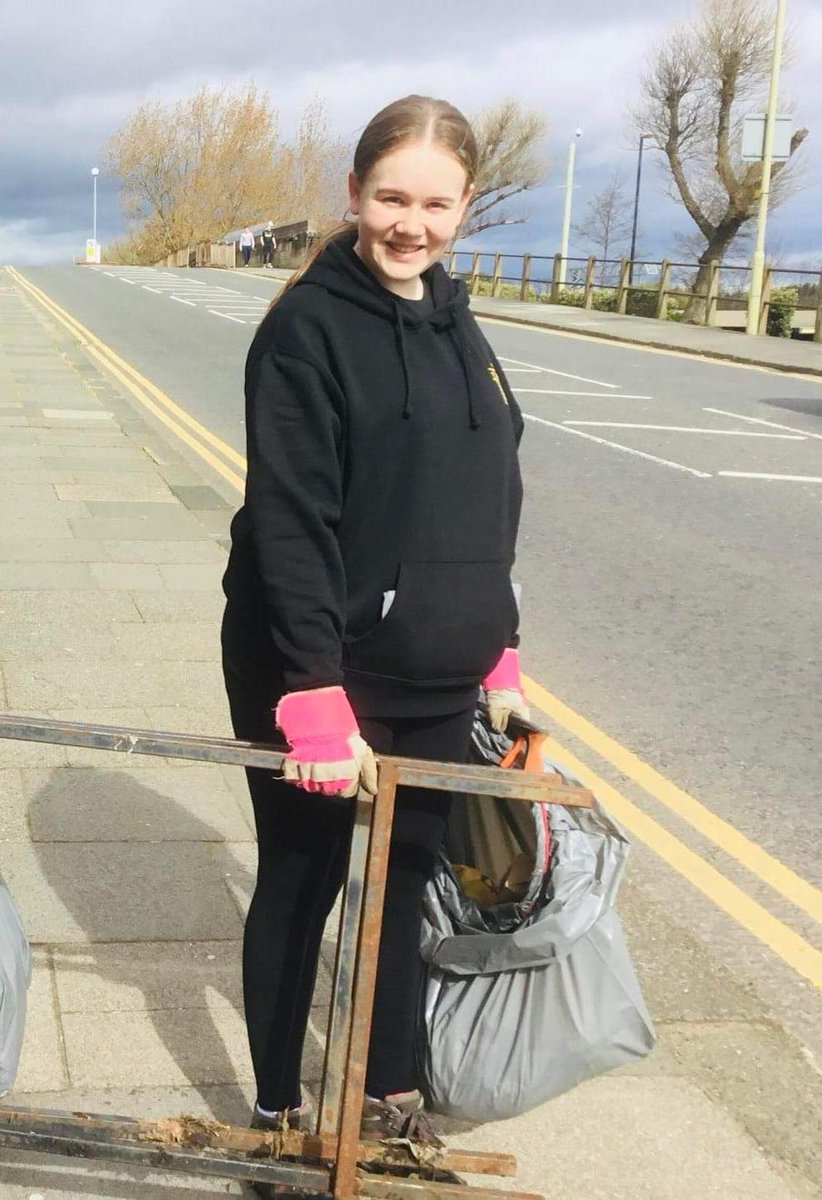Jessica joined us in Feb 2022, completed her Duke of Edinburgh award, designed our volunteer Tshirts. 2 years on she is still litterpicking.
Nominate Jessica for an award at this link keepbritaintidy.org/get-involved/s…