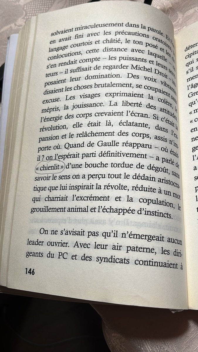 Carmin_Ela's tweet photo. Magnifique mise en récit de la France de la « chienlit » par Annie Ernaux dans ce chapitre dédié aux événements de mai ‘68 https://t.co/TUOpuH9j24