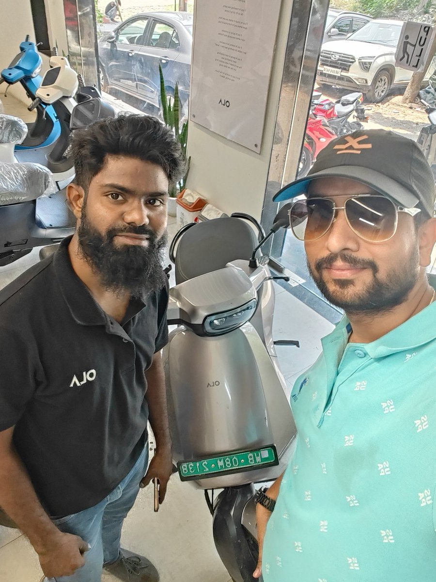 chandan_ckt's tweet photo. My free diagnostic health checkup done by service champion md Hamid Raza at kestopur EC
Thanks to ola team 
@OlaElectric  #bhash #olasuperservice https://t.co/i0OBXwfjL2