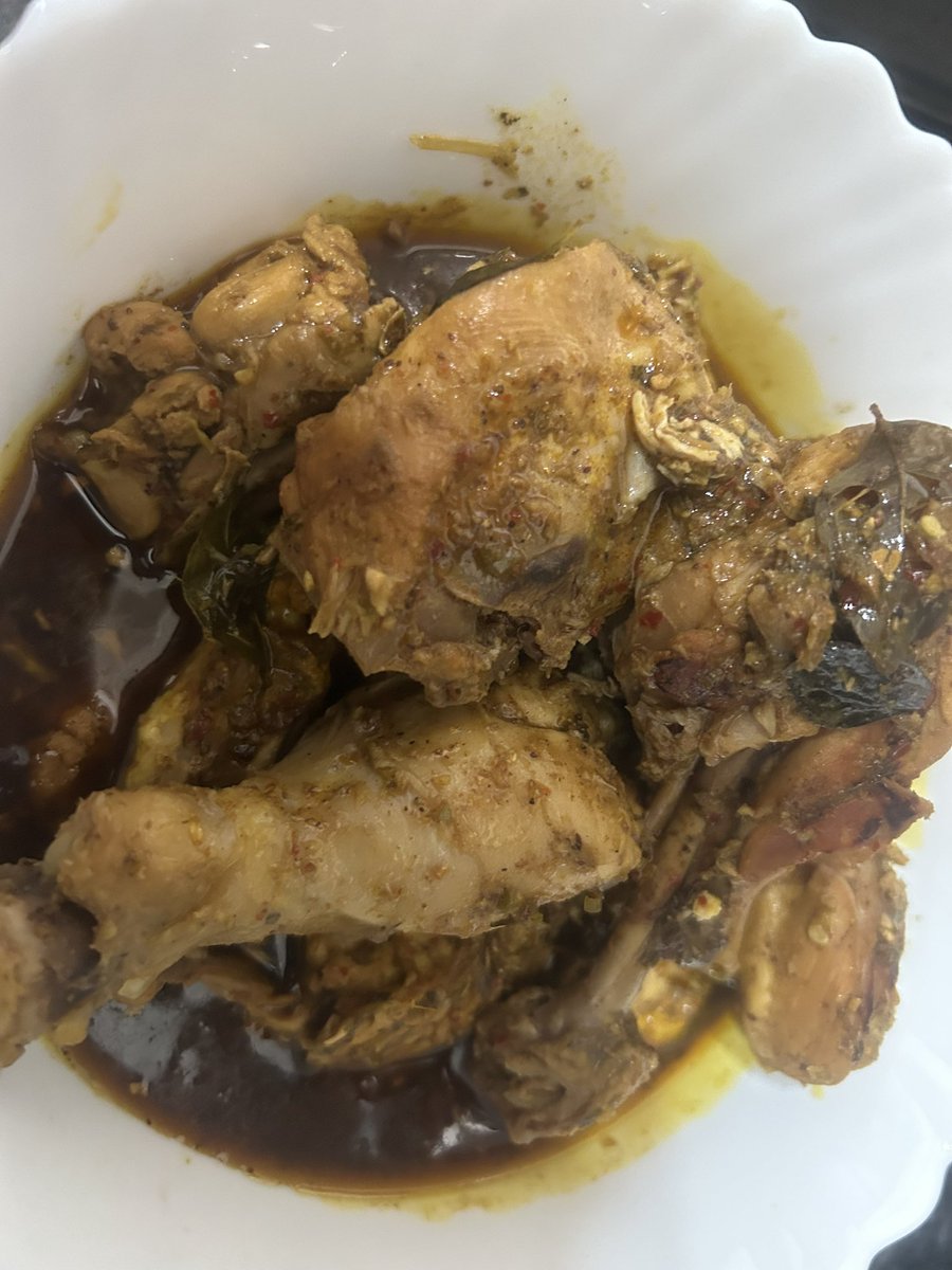 iamjusthema's tweet photo. 30/30 happy Sunday with with ghee roast chicken. So flavourful thanks to @upliance #30DaysWithUpliance @upliance https://t.co/RxtzetBWKo