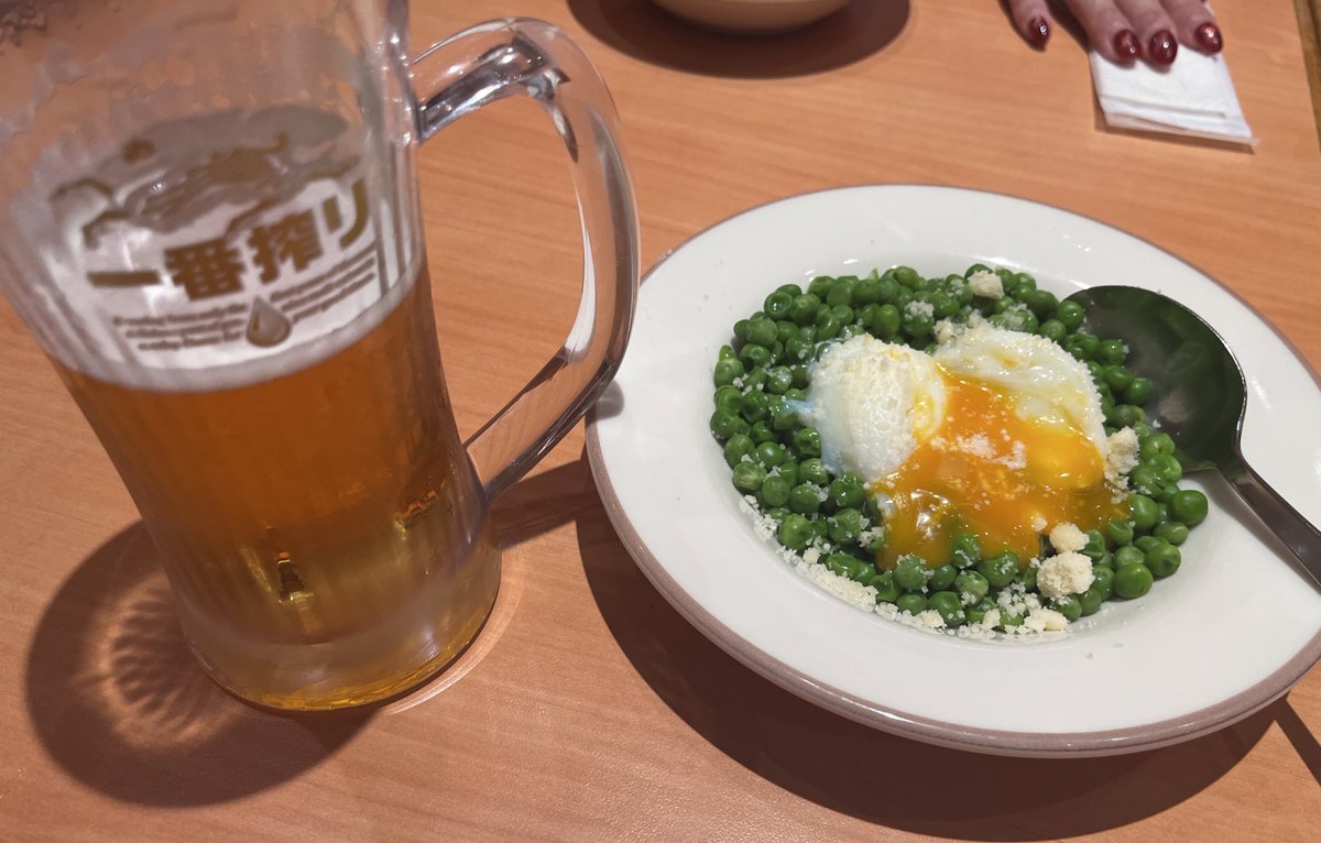 気まずそうにしてらっしゃいました。 大人のサイゼ飲みで憧れのエスカルゴのやつ食べれましたし青豆は2皿頼むくらいハマってます。この一番搾りのプラジョッキ欲しすぎる🍺