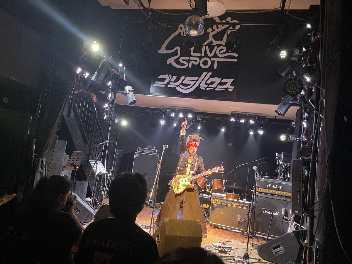 INBrecord's tweet image. 7番目は毎回エンターテイナー賞でお馴染みの内田さん🎸⚡️
中島美嘉の雪の華からオリジナル曲メドレーでみんなを楽しませてくれています🥰