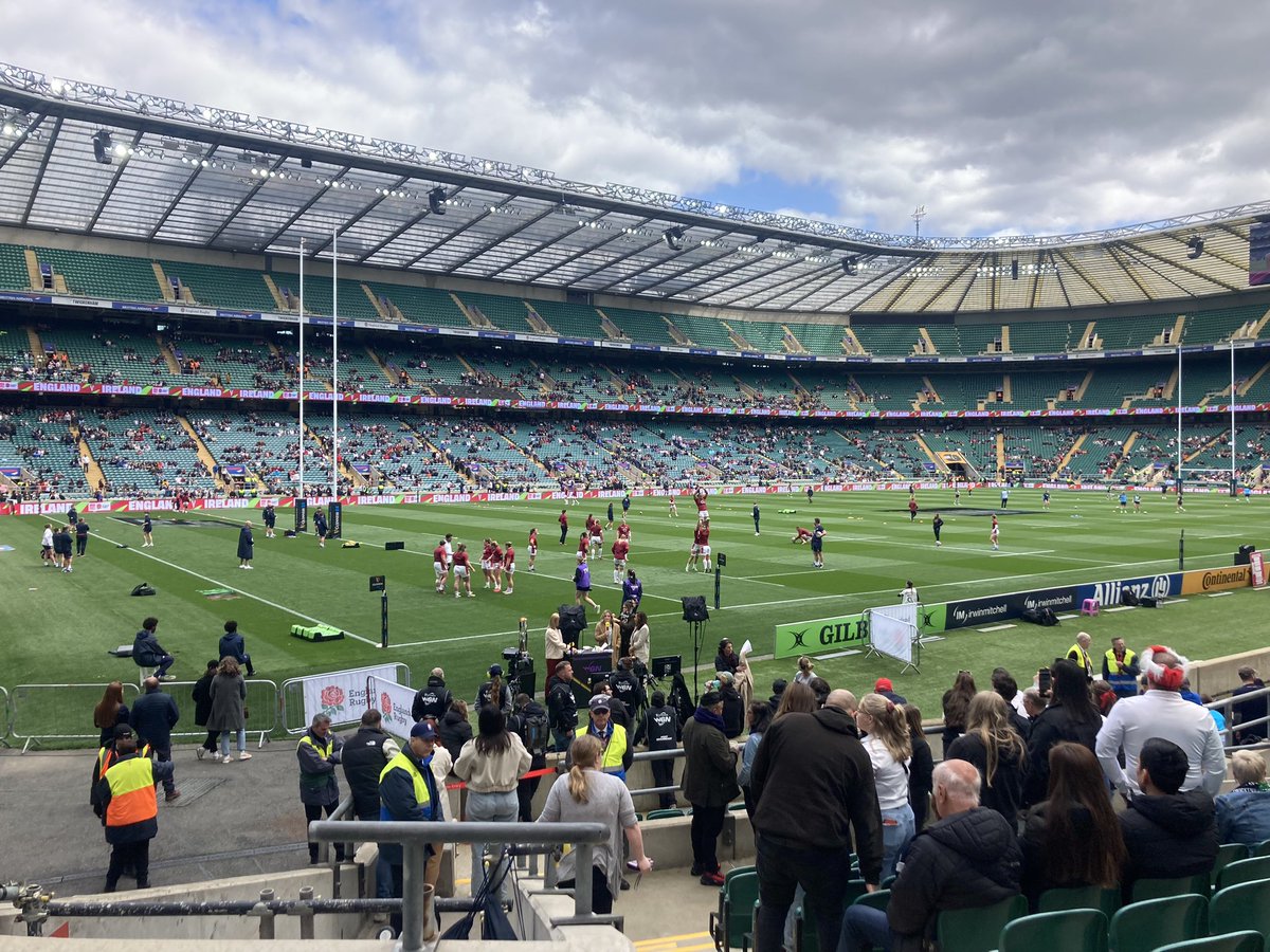 Mrs_Ryan_PE's tweet photo. Always a good day at Twickenham 🏉 🌹 @RedRosesRugby https://t.co/U4jJfJfKFW