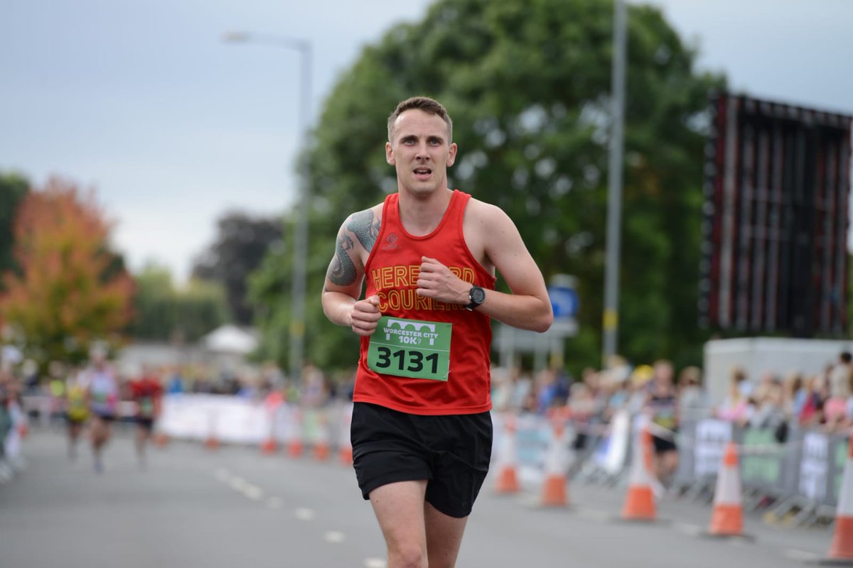 We wish Chris Cleary the very best of luck this morning as he tackles the @LondonMarathon. Track his progress using the official marathon app using his race number 8041. To donate & show him some support click here: justgiving.com/page/chris-cle… #raceRetrainRecover #londonmarathon