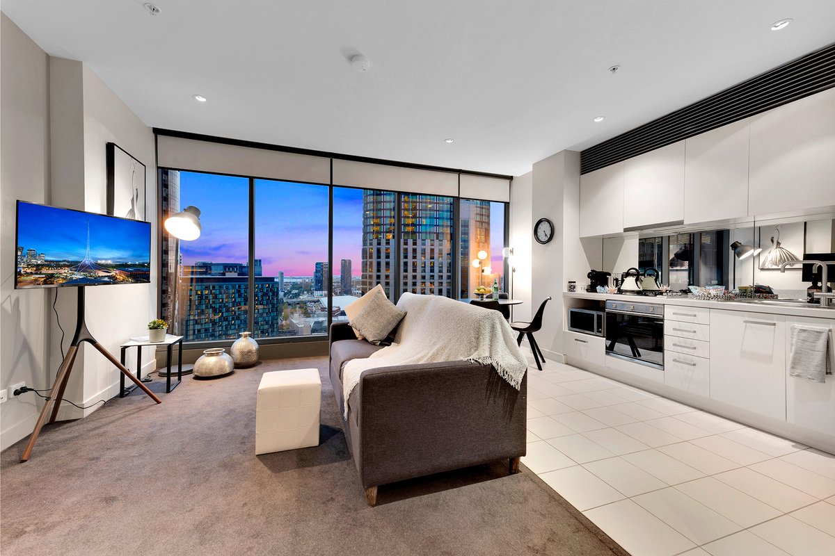 Luxury Melbourne stay at it's finest! BOOK TODAY! booking.com/Share-tyofIB #RetirementGoals #SouthbankSuite #BusinessStaycation #TravelSmart #RetirementLiving #CityLife #BusinessTripHome #TravelEase #RetirementJourney #SouthbankViews #BusinessAndLeisure #HaneyGarcia #insiders