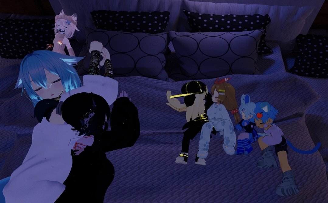 TheDutchSlayer's tweet image. Look at all the goobers sleeping on stream #VRC #SleepStream 🥰 @RiseTone @VarooVt @ButtercreamVT @ManukatheBee &amp;amp; Friends