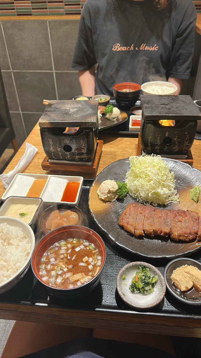 hungroojp's tweet photo. 東京の食べ物は一番だと思う🤤例えば、このぎゅカツはとても美味しいだった。しかし大阪にまだ行ったことがない https://t.co/XIBErwmlQM