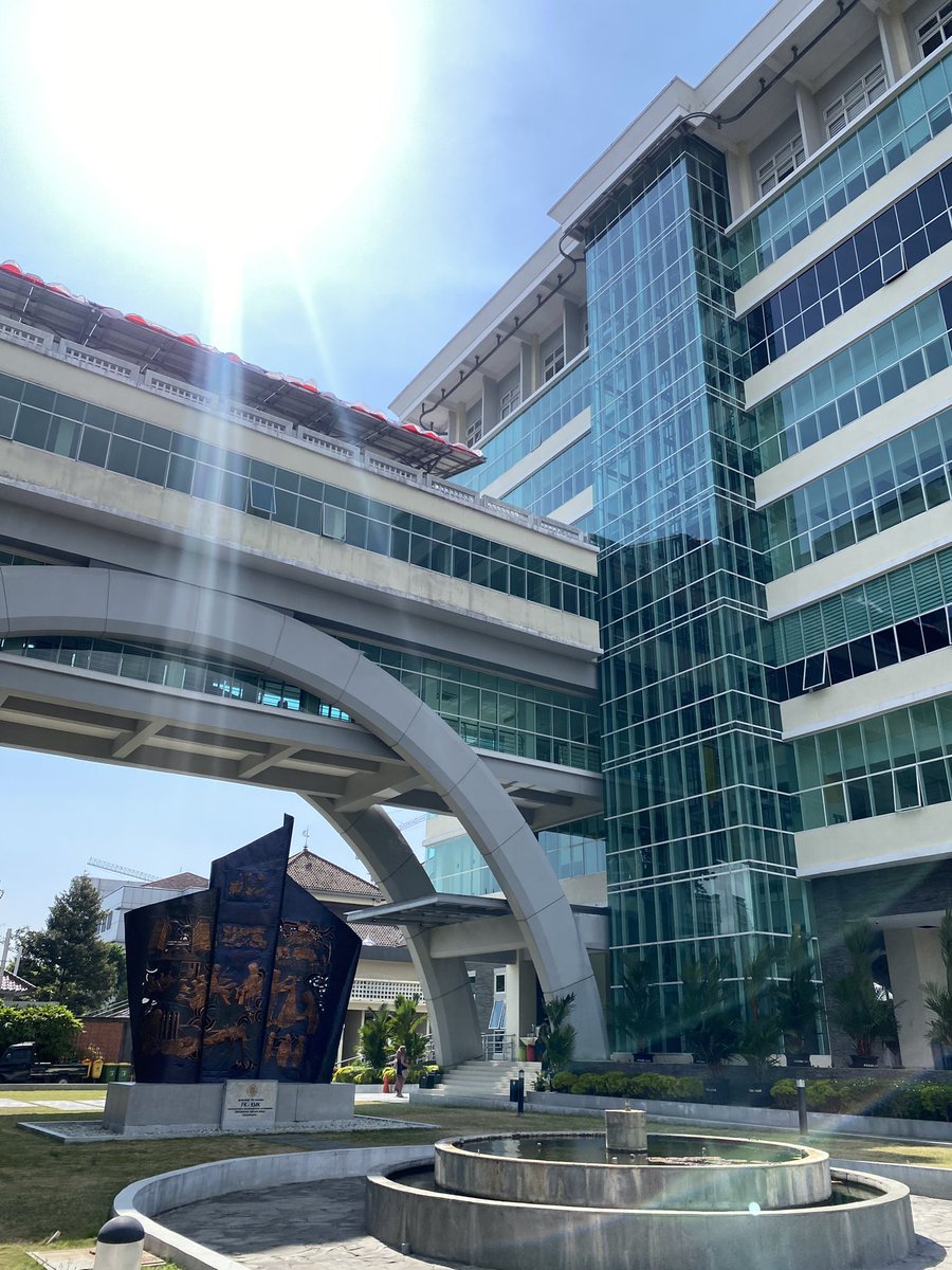 nihhh buat kalian yang mau masuk fkkmk ugm!! sumpah cantik banget di sana tuh apalagi gedung pascasarjana 😮‍💨
