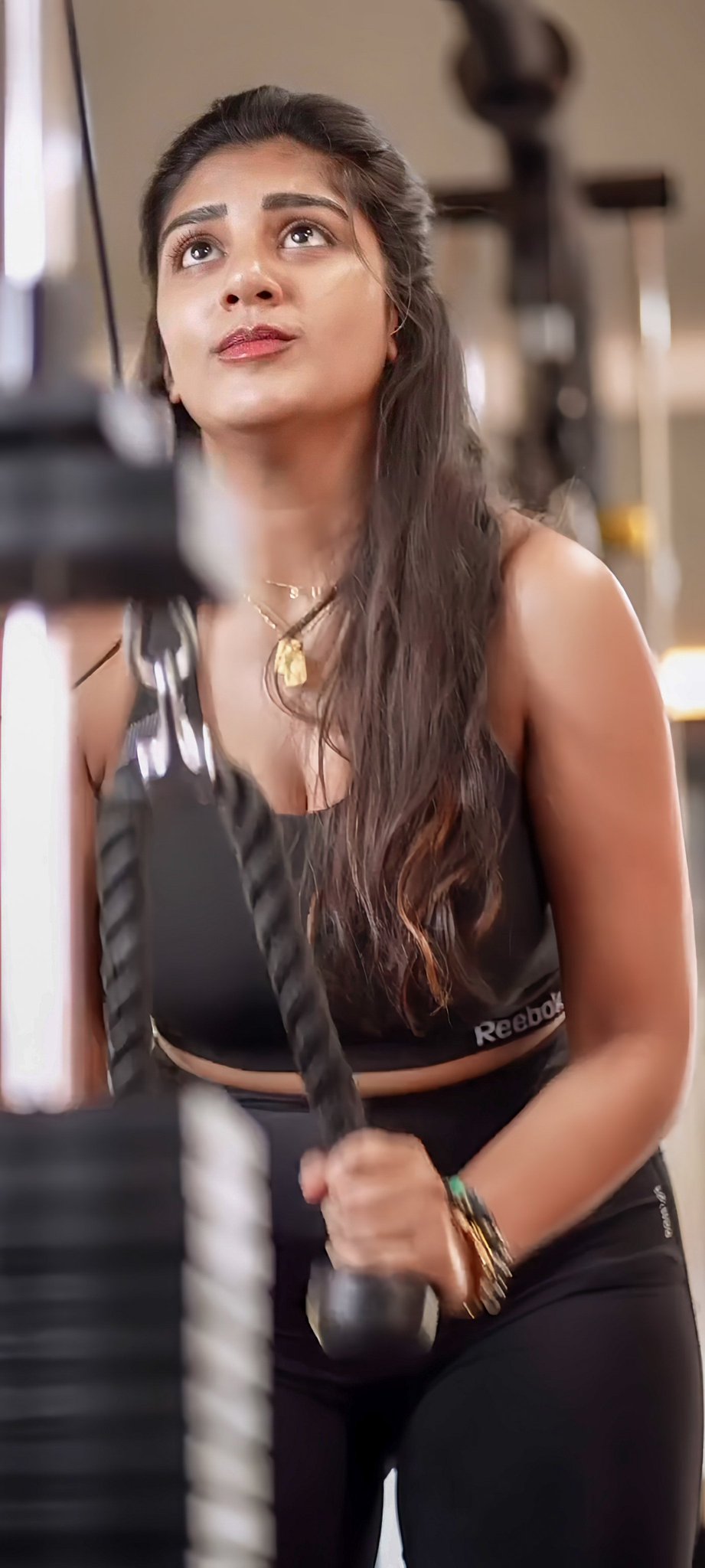 GLq3Vd4bEAAZ8HS?format=jpg&name=large