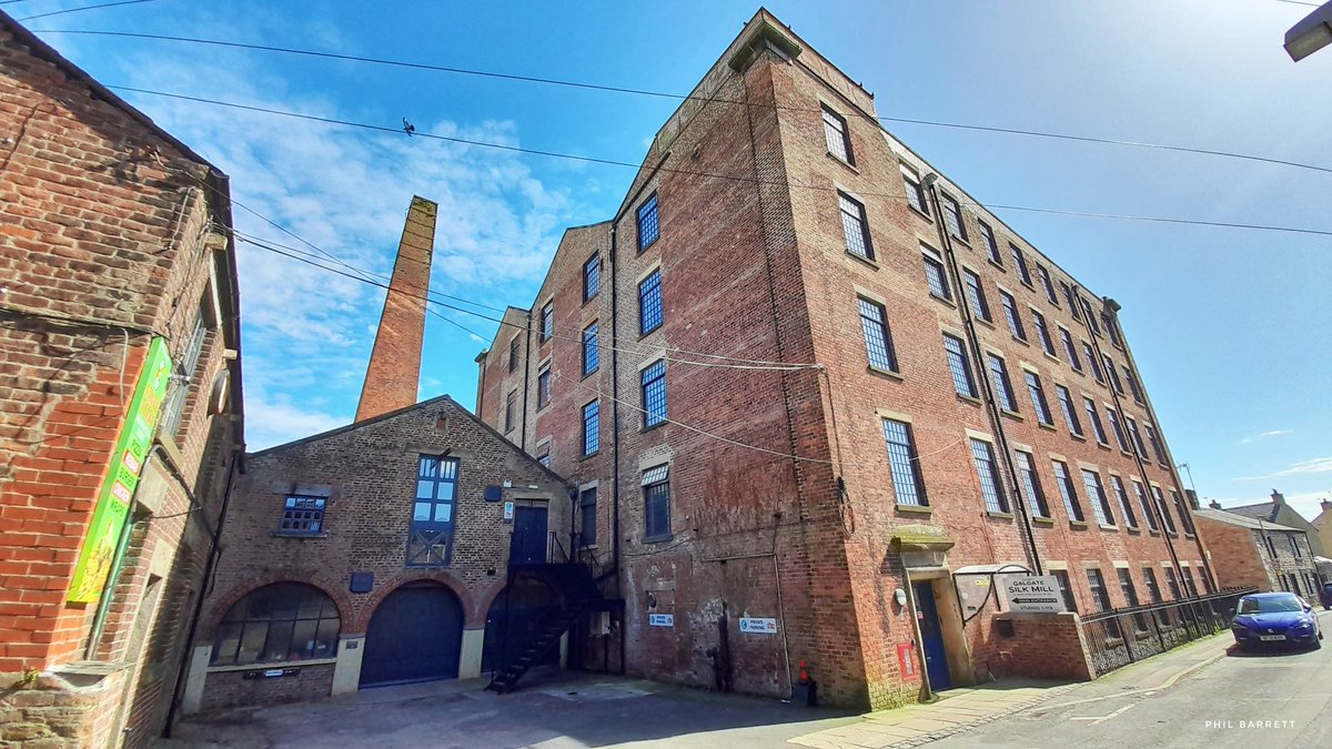 Here's a little gem I've only just discovered. The complete factory complex of Galgate Silk mills, Lancaster. An earlier Corn mill (behind me) was converted to a Silk mill in 1792. This 5 storey extension was built in 1851. #industrial #archaeology eprints.oxfordarchaeology.com/2157/1/Galgate…
