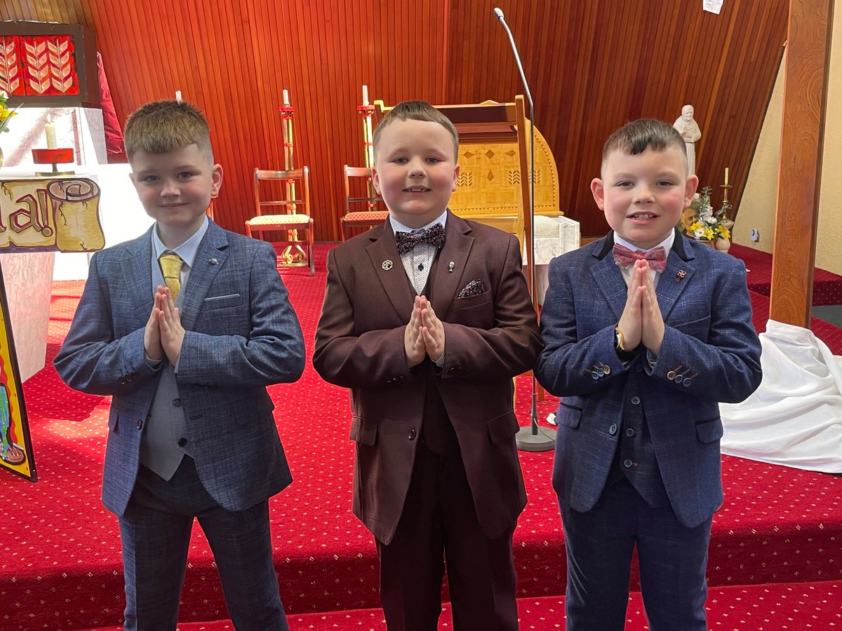 StMarysKillyl's tweet photo. The sun shone on St.Mary Star of the Sea Church yesterday, when our P4 children made their First Holy Communion. The children read and sang beautifully and were truly a credit to their school and family. https://t.co/b4WDN4I9Fd