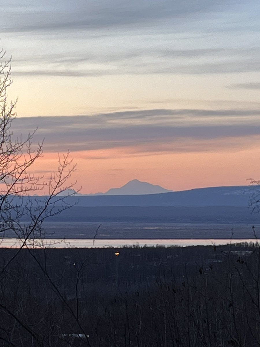 rolston_brian's tweet photo. #alaskasunset #Denali
The beauty of Creation… from around 300 miles away. https://t.co/Sa8xbXJMNR