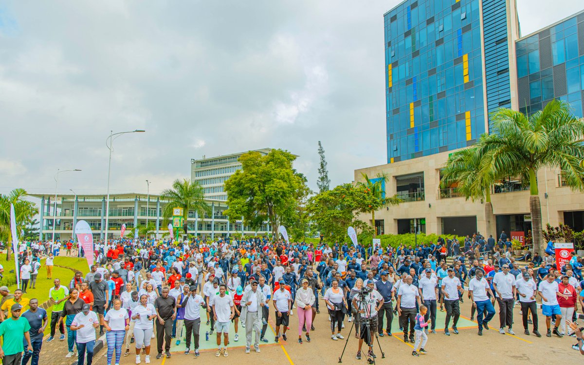 Delighted to have delegates from the Multilateral Initiative on Malaria International Conference who joined Kigalians in the Africa Walk against Malaria during today's #CarFreeDay event. Together, let's #BeatNCDs and promote health for all! #MIM2024 #PAMC2024