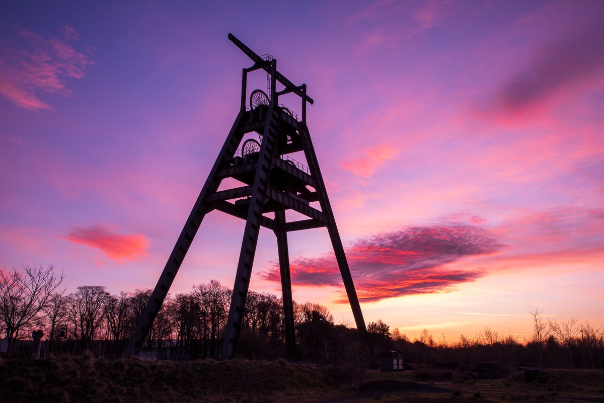 Hugh Maxwell, of East Ayrshire, said he was 'gobsmacked' at the beautiful sunrise at the Barony A Frame memorial near Auchinleck🌄 See your pictures of Scotland here: bbc.in/49M3SeV Send your pictures to scotlandpictures@bbc.co.uk📸
