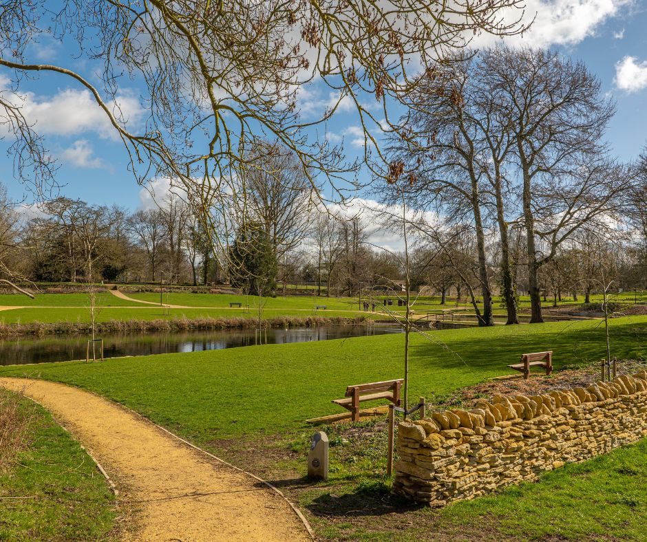 #GreatLinfordManorPark is a heritage wonder waiting to be explored⛲ Join one of our free guided walks for a chance to discover its ancient origins, including 18th-century English Landscape Gardens, the Veteran Lime Tree, and the Doric Seat. Learn more➡️ow.ly/8Nlt50Rg2xa