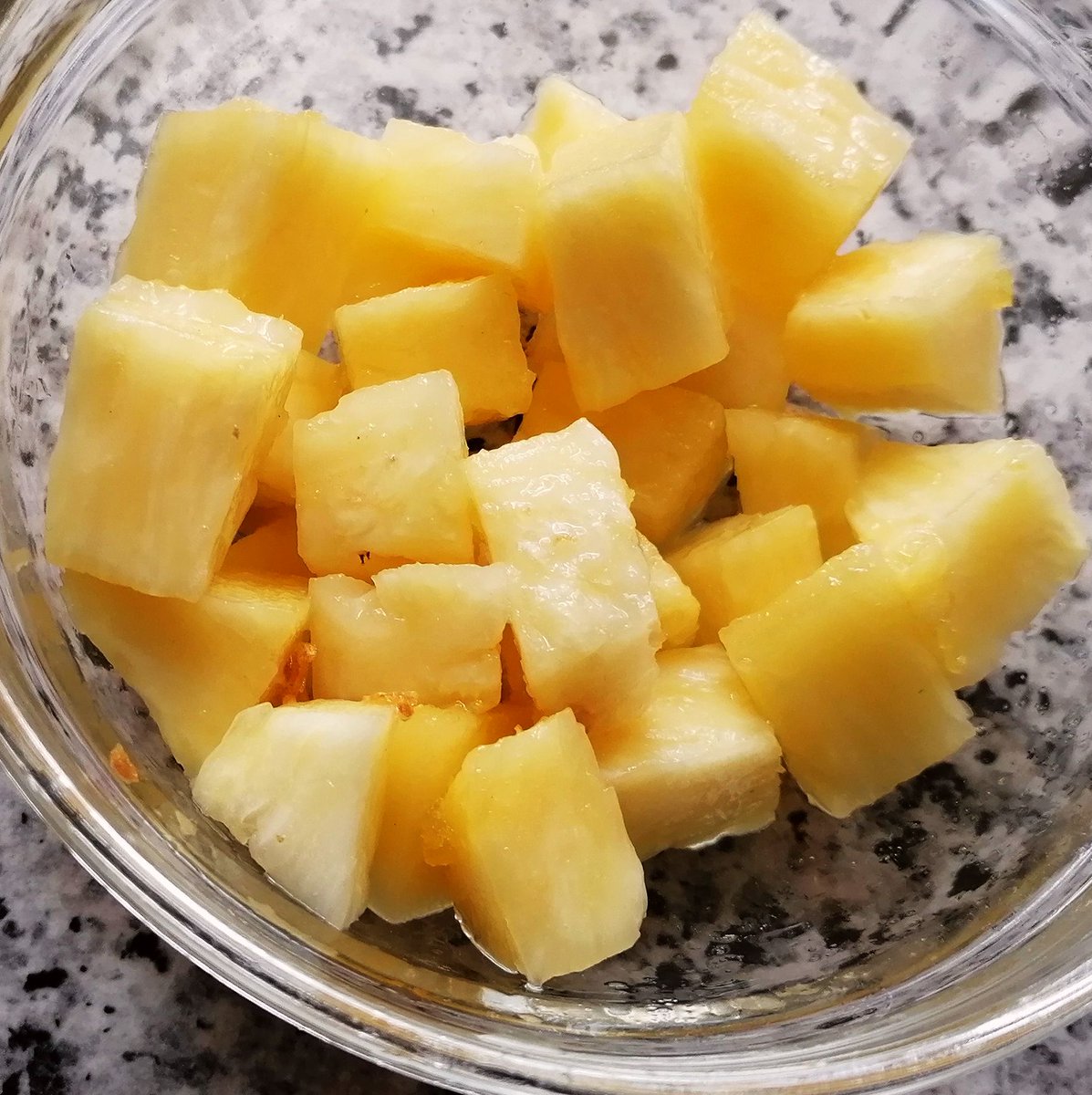 MikeKocht's tweet image. Fisch geht auch am Sonntag, besonders, wenn man einen leichte Mahlzeit möchte.

Dafür gibt es vielleicht sogar ein Dessert?
Marinierte #Ananas mit #Kokos (Creme mit Rum) war es bei mir :-)