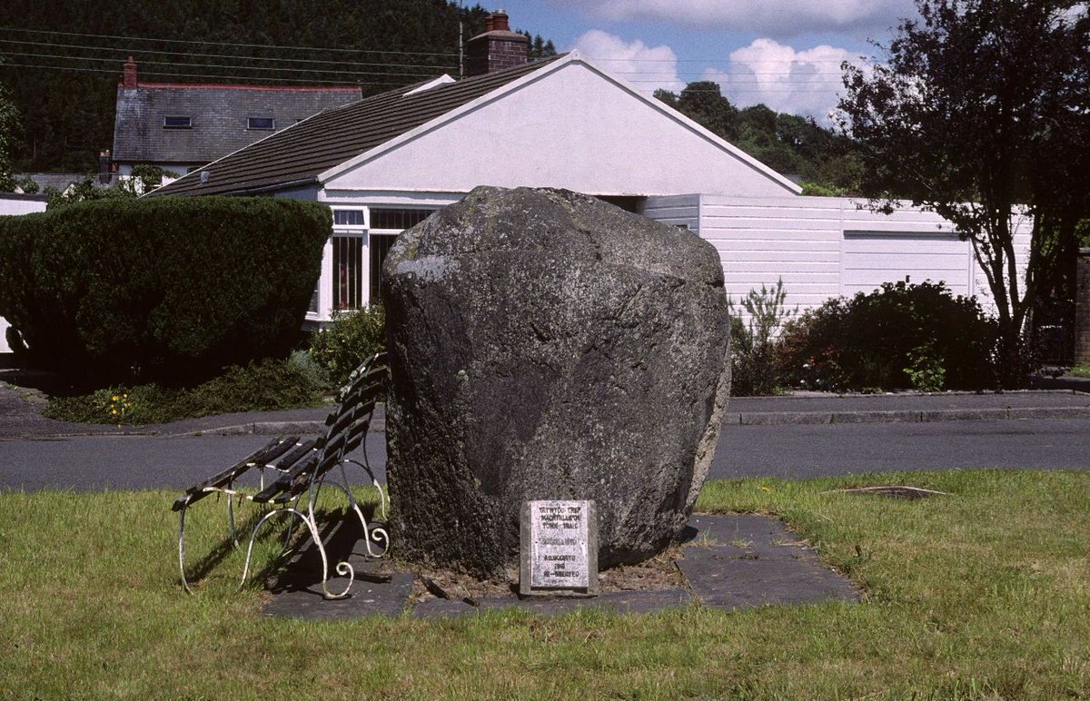 Standing Stones aren’t always hiding in the wilderness, sometimes they’re part of our everyday street furniture like Maen Llwyd stone which is now sited on a traffic island! #StandingStoneSunday buff.ly/4ahGffo