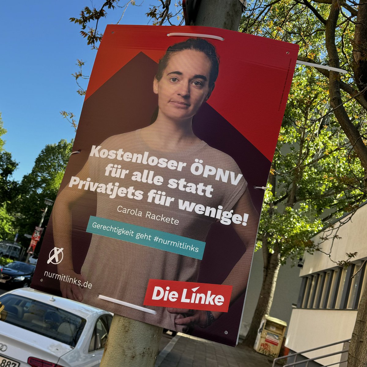 Guten Morgen! Das was @CaroRackete sagt: Kostenloser ÖPNV für alle statt Privatjets für wenige! Für eine gerechte Gesellschaft. #nurmitlinks #DieLinke