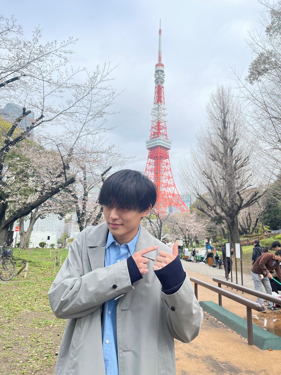 oshidoraEX's tweet photo. #東京タワー🗼

制作発表会見にて
キャストの皆様に発表していただいた
撮影現場から見た東京タワーの写真を
こちらでも大公開‼︎👐

🖤透🖤
『春の東京タワー』

🍐詩史🍐
『東京タワーと向かい合い』

💙耕二💙
『手に乗ってそうで、乗ってない東京タワー』

🍅喜美子🍅
『某テレビ局からの東京タワー』

どんな東京タワーがみられるのかー。
これからも本編をお楽しみに😉💘

📌第1話配信中‼︎
https://t.co/mIiY92yypa

#永瀬廉 #板谷由夏 #松田元太 #MEGUMI
