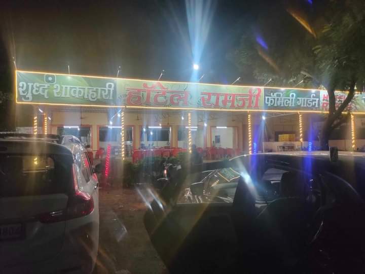 @mainRiniti नंदुरबार (महाराष्ट्र) से सूरत अंकलेश्वर रूट पर एक सनातन नाम का 'होटल राम जी' 
लेकिन ऑनलाइन पेमेंट किया तो मालिक का नाम है इमरान खान इकबाल खान पठान