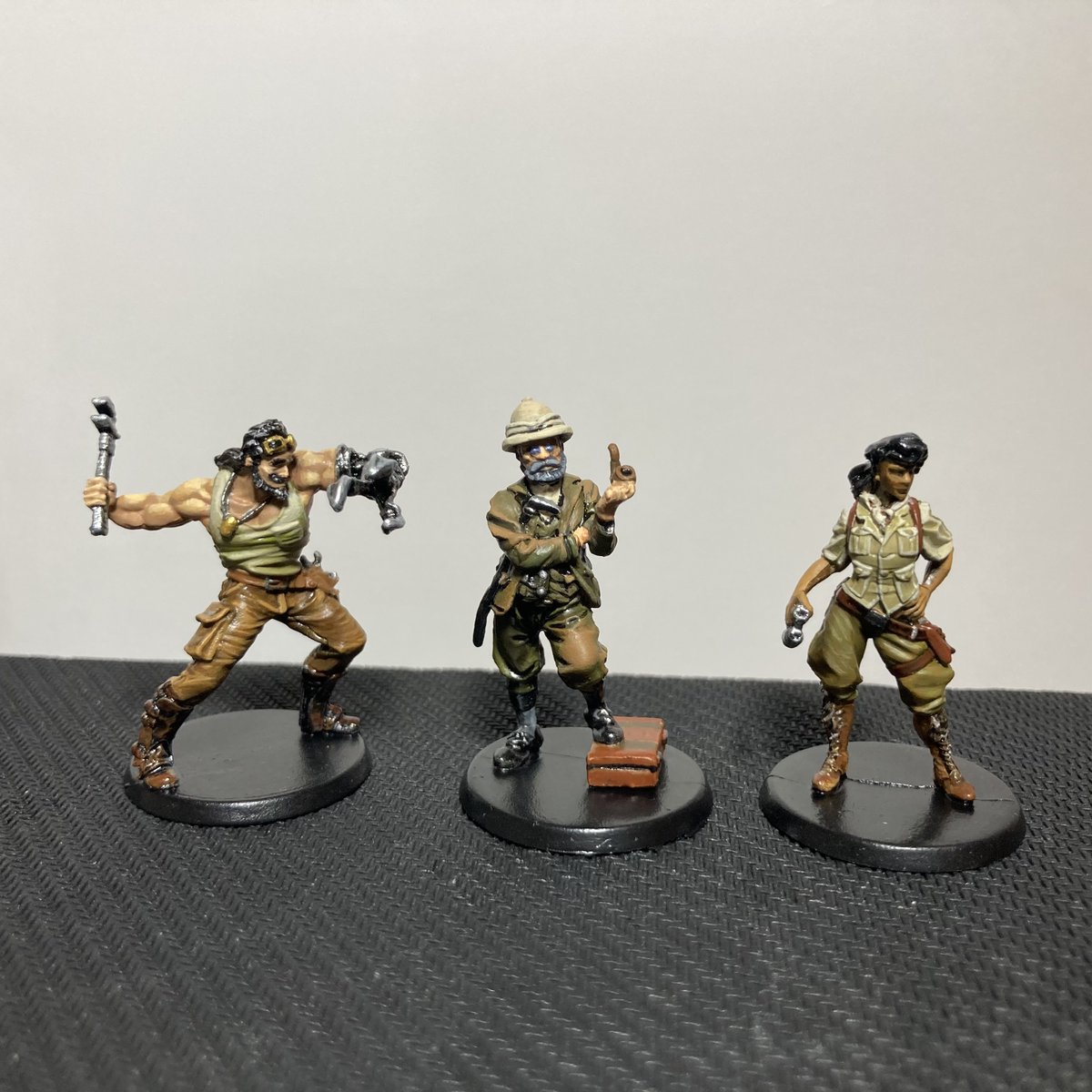 3 personnages sur 5 sont maintenant peints !
🎨 
Bientôt des parties d'Arkéis avec toutes les fig peintes 

#arkeis #jds #j2s #peinturesurfigurine #paintingminis #bgg #miniaturepainting #miniatures #tabletop #boardgames <a href="/AntoineBauza/">Antoine Bauza</a> <a href="/AnkamaBG/">Ankama Boardgames</a>