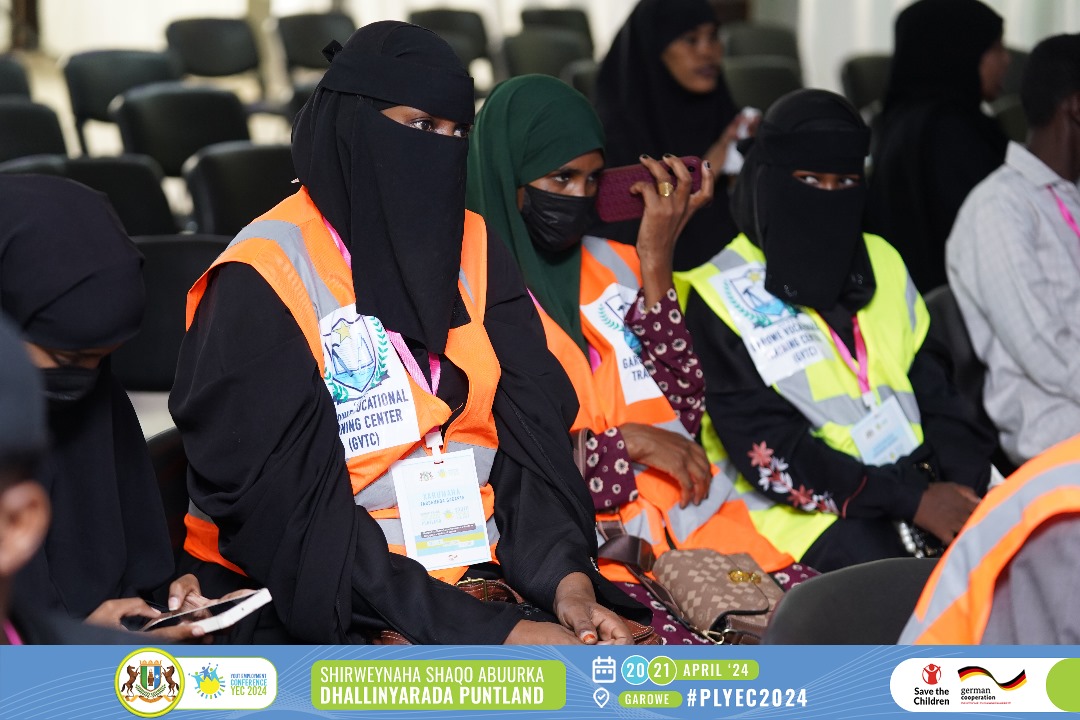 Hanaali31's tweet photo. "Waxa maalintii 2aad si toosa uga furmay hotel martisoor Shirweynaha Shaqo Abuurka Dhalinyarada Puntland "

#PLYEC2024 https://t.co/lbP6Xy4oe9