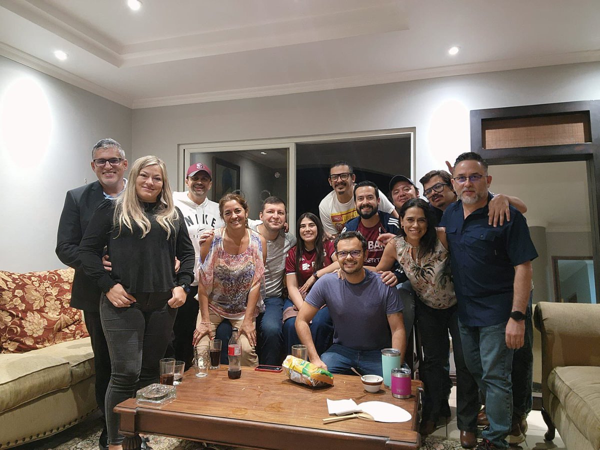 batallacris1's tweet photo. Fiesta de amigos @RoloGonzalezH @SebasBeita @carmadedo @juamurqu76 @AnaCaroVar @pabloesp3 @Brizuela008 @cascante15 @mamelucoeltuco @ElGuape https://t.co/nxFjrYHi6m