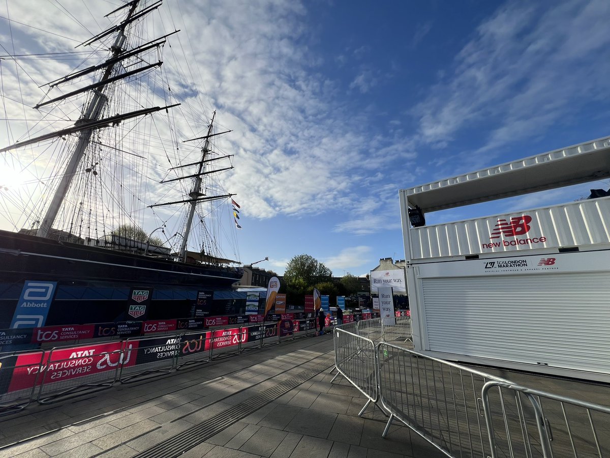 Lovely morning for the @LondonMarathon

Looking forward to my MC duties here at the Mile 6 Mark - Cutty Sark on behalf of @newbalance @sportsshoes_com

🏃🏃‍♀️🎤 🤵🏻‍♂️