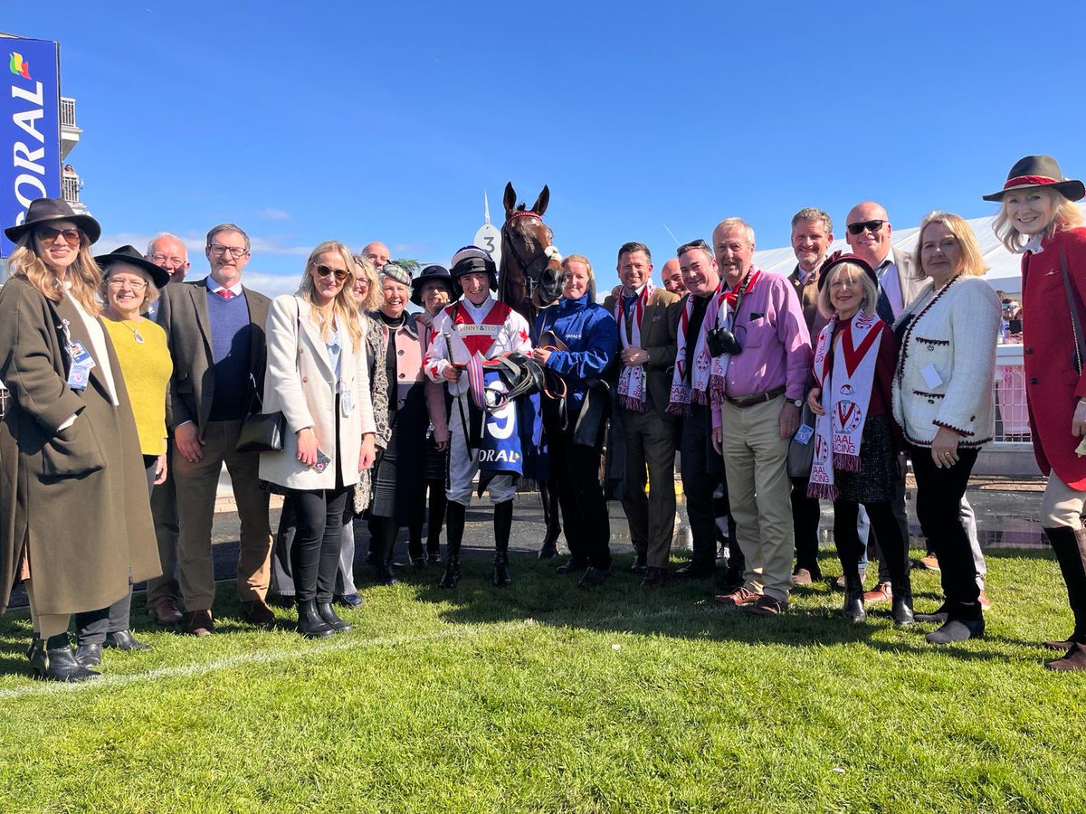 iddypryce's tweet image. Wow. What a day. This legend of a horse has taken us to Ascot, Cheltenham and Ayr this season. Delighted to take @jamiesnowden over his record prize money tally too.