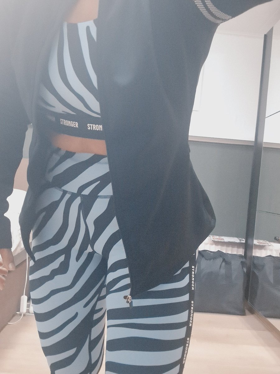 Bibietjuh's tweet photo. Hop richting sportschool 💪🥰 #bodybalance #lmcore #bodypump https://t.co/VTvcQjJGk9