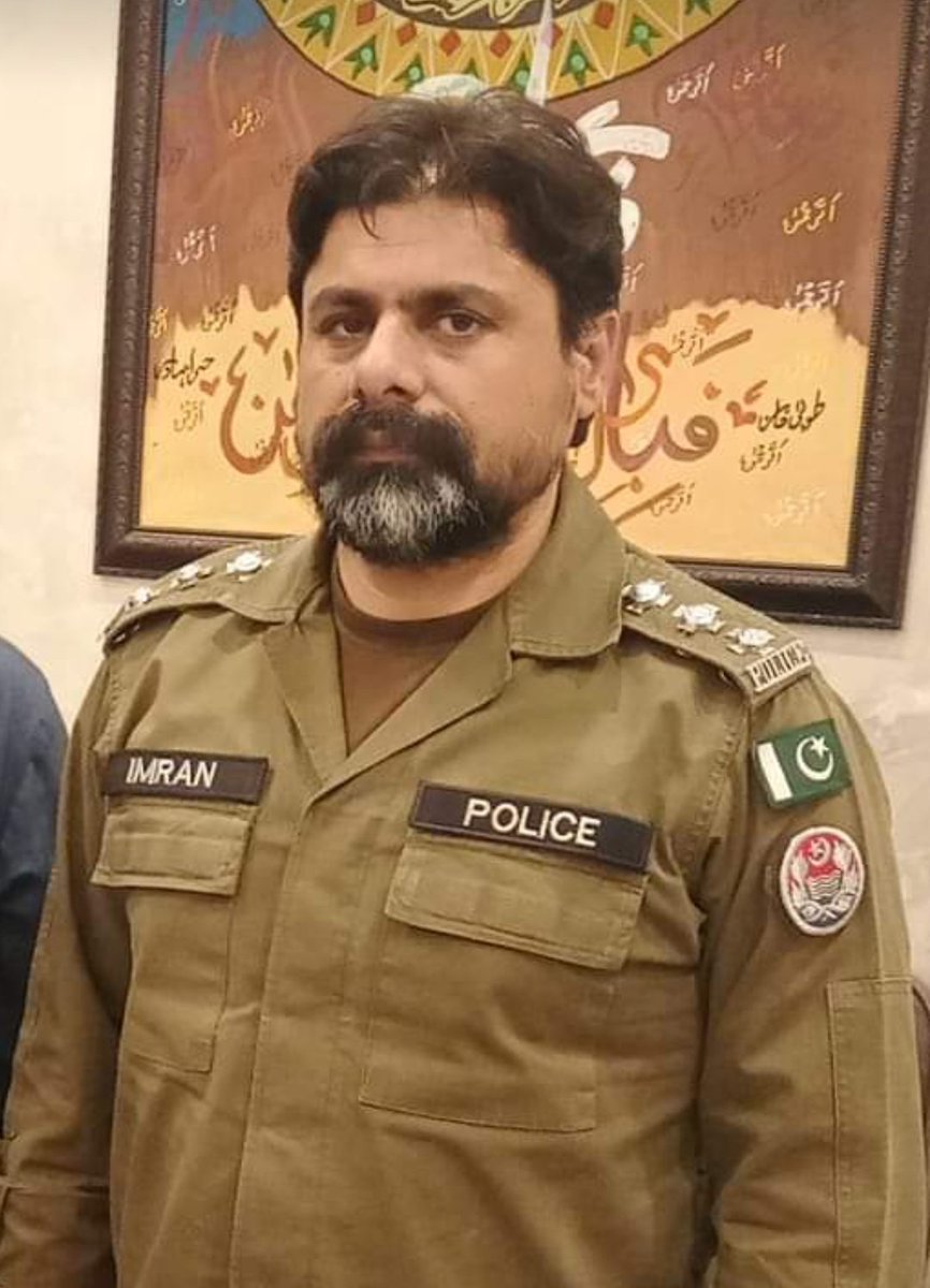 jokkeerrr2's tweet photo. یہ وہ ایس ایچ او ہے جس نے کل اسرائیل کے خلاف نکالہ جانے والی ریلی میں بچوں عورتوں پر تشدد کیا گندی زبان استعمال کی اور گرفتار کیا ہمارا مطالبہ ہے اس کو فلفور عہدے سے فارغ کیا جائے https://t.co/NXXDy6VU5q