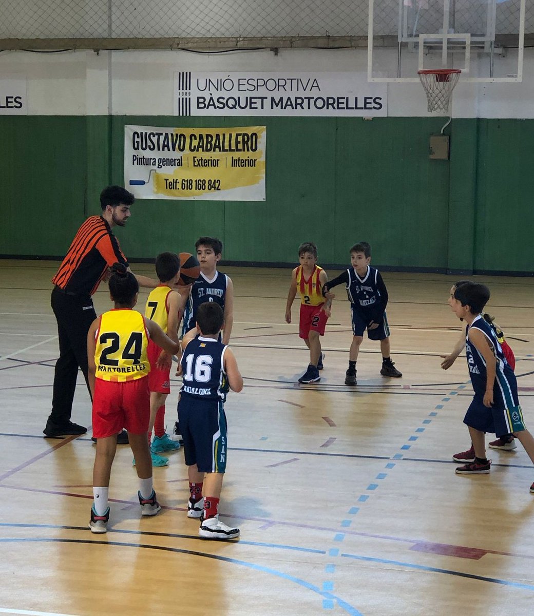 AESANTANDREUNAT's tweet photo. Gran victòria del Premini de 1r any a domicili del @BasquetUnio. Som-hi SAN!!! #socblau #socSAN #bressol #enfemení https://t.co/lHRDZYBOFB