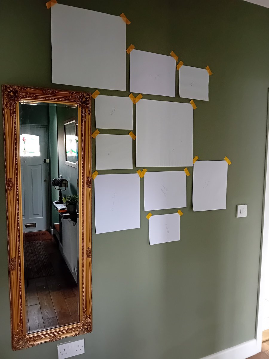 mouse_workshop's tweet image. After the renovation, the house lacked some character, so we decided to try a gallery wall in the hallway. I&apos;m not sure how successful it turned out, but at least it&apos;s more interesting than before. #gallerywall #diy