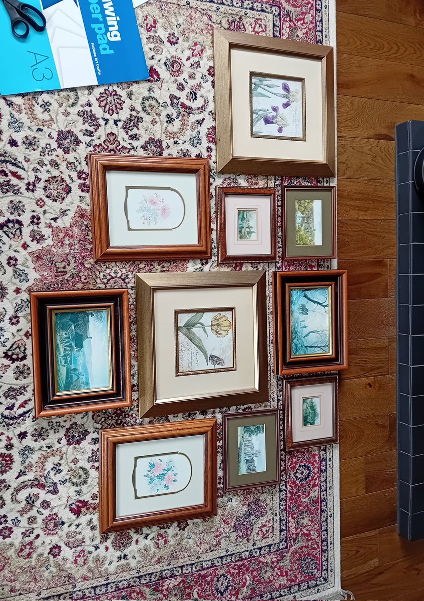 mouse_workshop's tweet image. After the renovation, the house lacked some character, so we decided to try a gallery wall in the hallway. I&apos;m not sure how successful it turned out, but at least it&apos;s more interesting than before. #gallerywall #diy