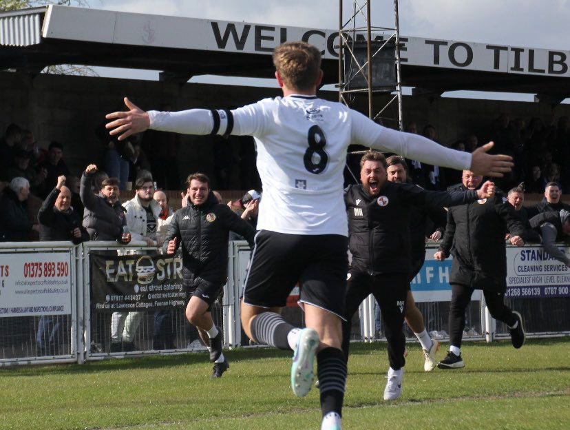 Picture paints a thousand words <a href="/tilburyfc/">Tilbury FC</a> Champions 🏆⚫️⚪️